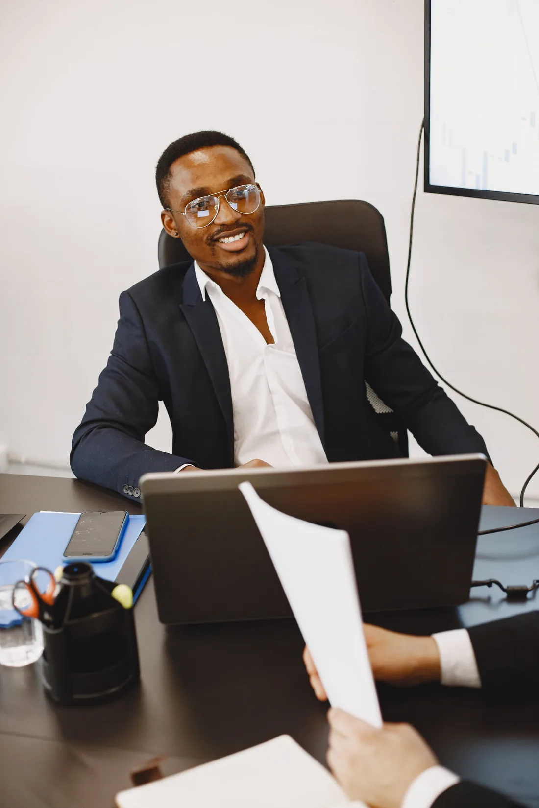 CWC Consulting advisor in a collaborative office consultation with a client